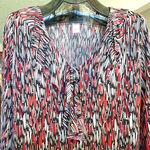 NWOT Brittany Black Ruffled V-Neckline Sequined Blouse Poly/Spandex size Large - Picture 7 of 7